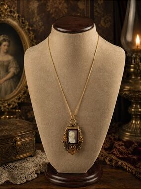 Victorian Cameo Hard stone Carved Pendant Necklace on 925Vermil